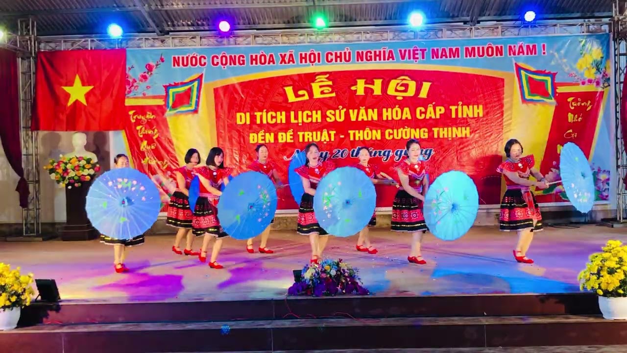 Múa van vương cho tình đen từ c l b thon bùng biểu diễn 