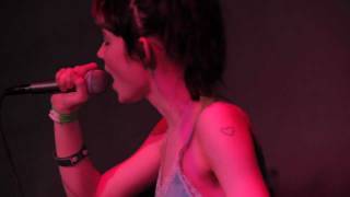 Video thumbnail of "Grimes performs Nightmusic at Gorilla Vs Bear.  Mexican Summer Party, SXSW '11"