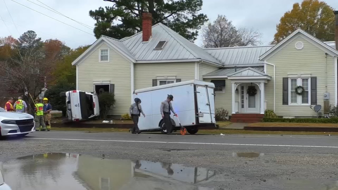 2-car crash sends vehicle into Cumberland County home - YouTube