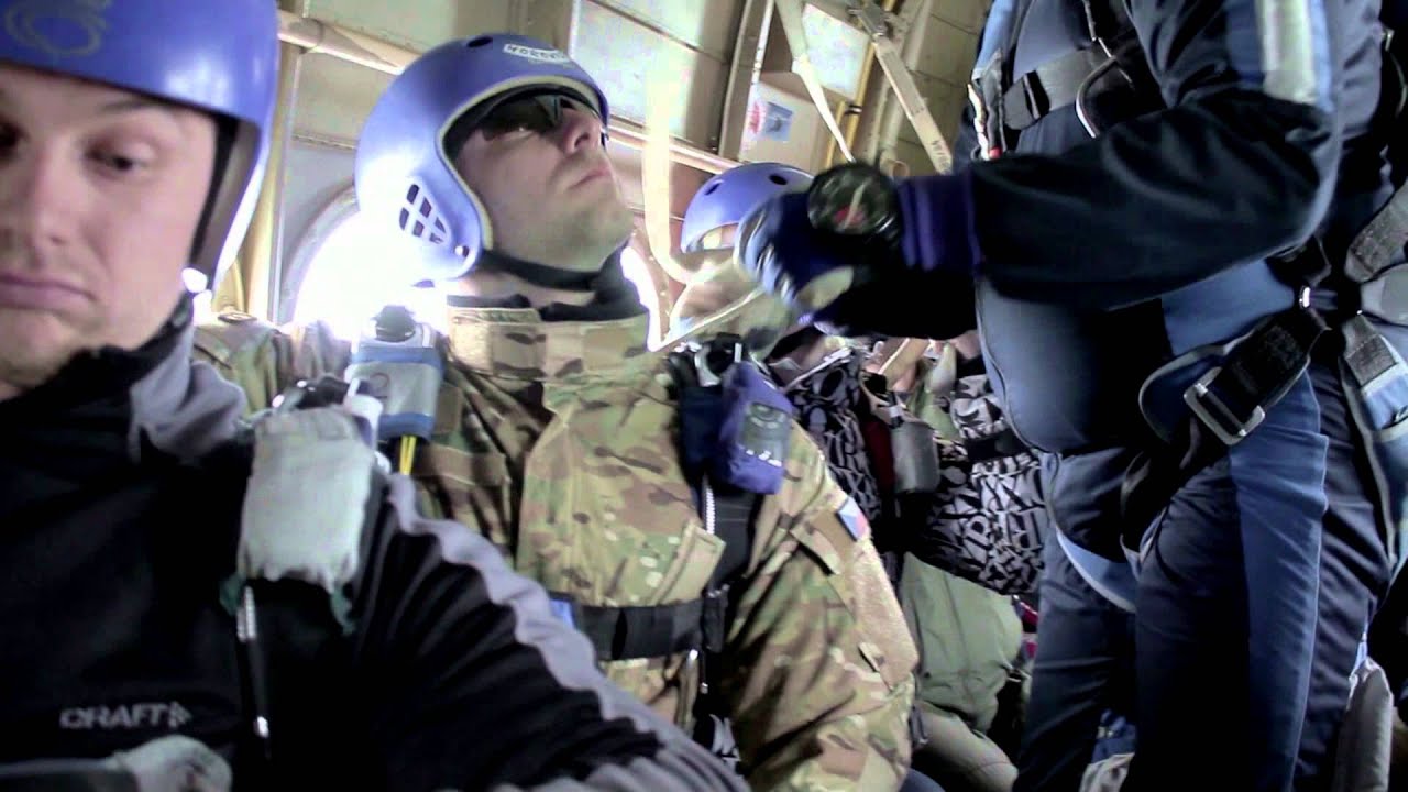 Kurz pro širokou veřejnost - VÝSADKOVÝ VÝCVIK A SINGL SESKOK PADÁKEM - více na www.sogdefence.com