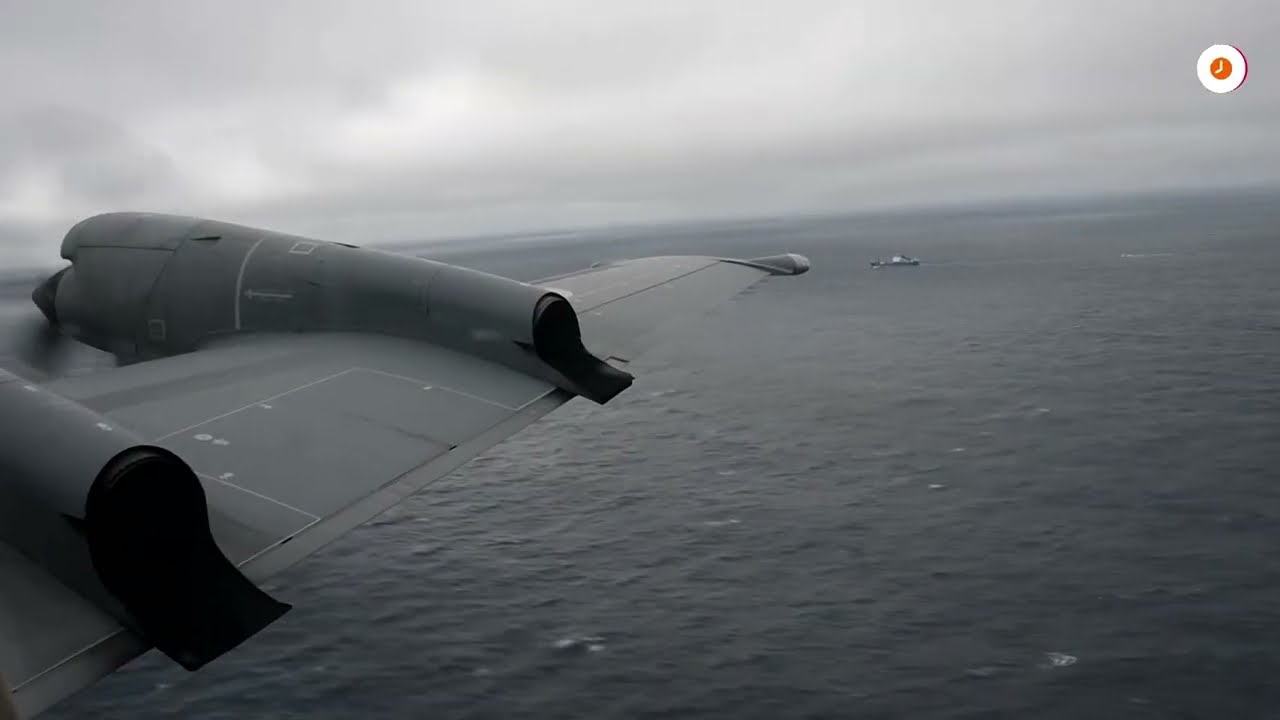 Canadian Air Force searches for missing Titanic sub