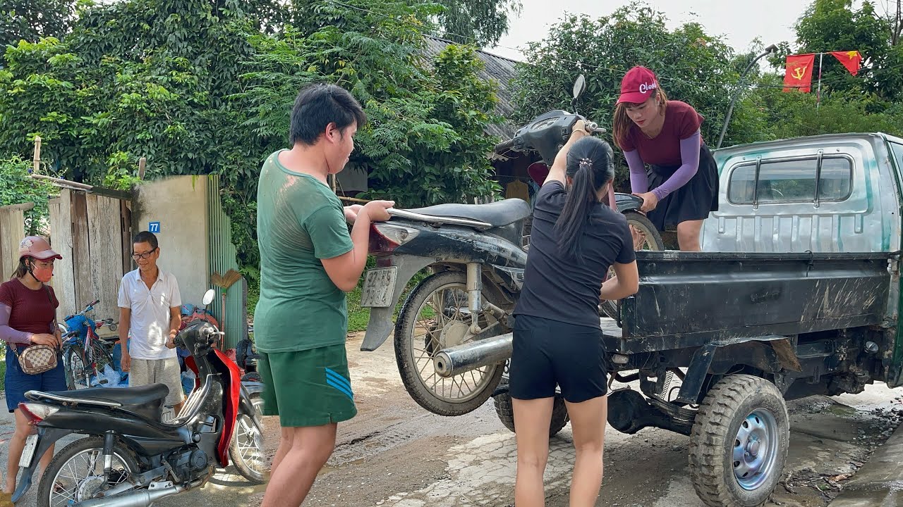 Repair a motorbike for free for a man in difficult circumstances