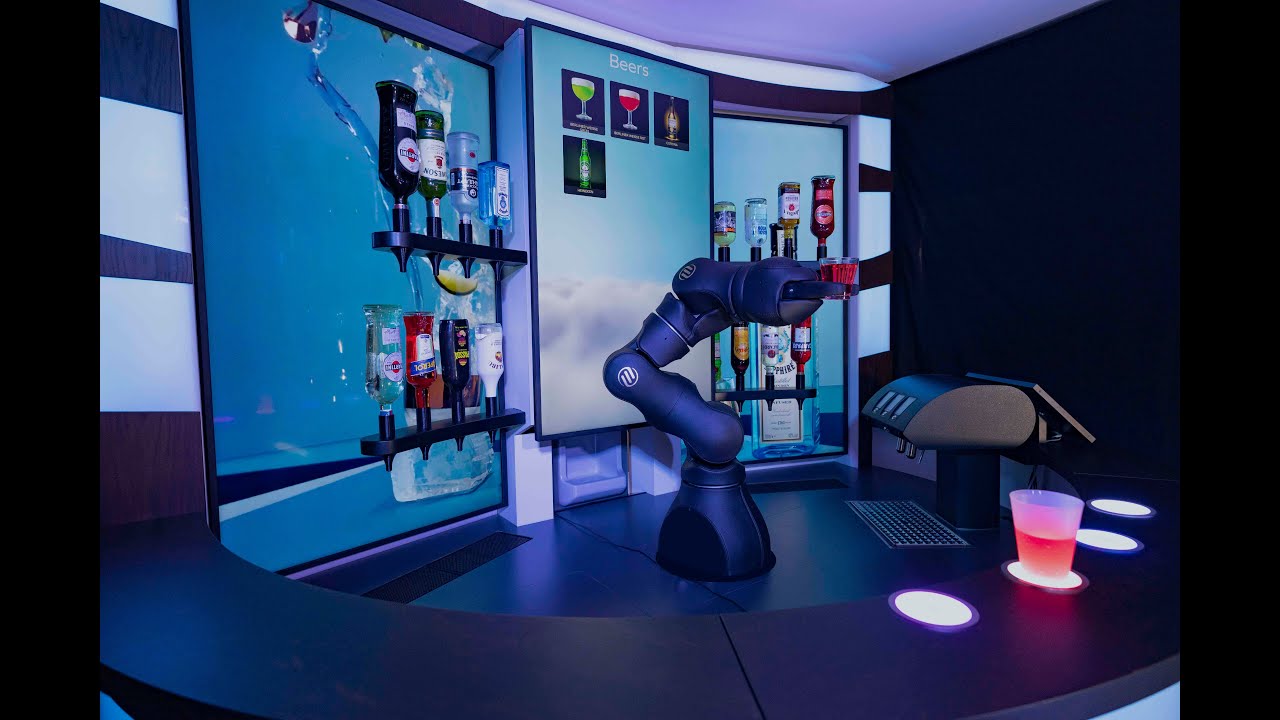 Ce robot barman fait des cocktails à votre place, mais il faut