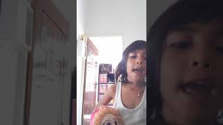 Darla Bersama Boneka Kesayangan Lagi Latihan Nyanyi....