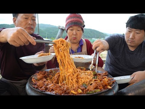 매콤한 제육 볶음에 소면 얹어서 후루룩~ (Stir-fried spicy pork & Noodles)요리&먹방!! - Mukbang eating show