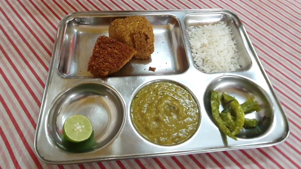 Khandeshi famous food Varan Bati Vangya chi bhaji 😋 #foodies #khandesh ...