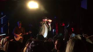 Cole Swindell - Ain't Worth the Whiskey (live at the Grizzly Rose)