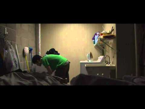 Hooking Up - Deleted Scene "Colin Laundry"