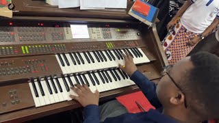 Ee Mungu uniokoe, organist Jerry newman