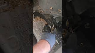 toyota prius 1.5 Radiator hose replacement