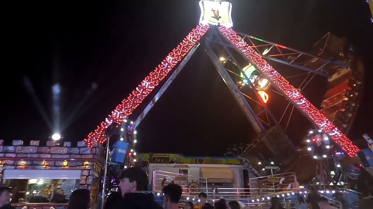 Giostra Nave Dei Pirati Pirati Dei Caraibi #piratideicaraibi #giostre #navedeipirati