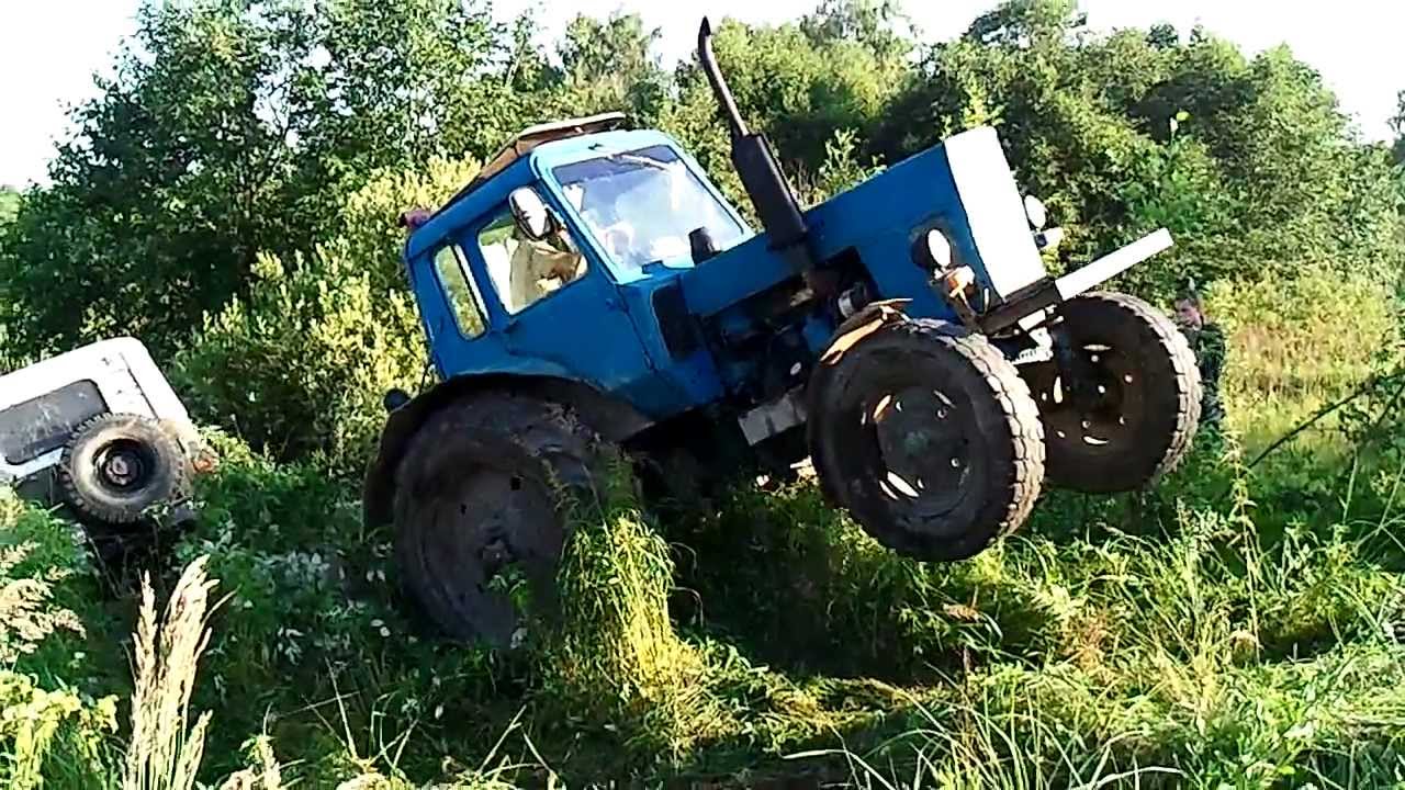 Харламов трактора видео. Сельский тракторист. Трактор в Смоленске. Сельский тракторист для сценки.