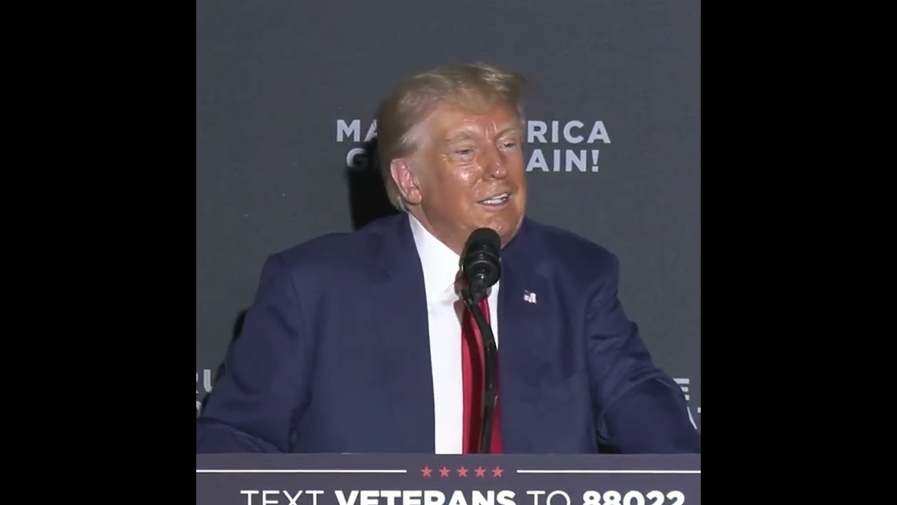 Donald Trump Hilariously Asks Crowd To Not Call Chris Christie A 'Fat Pig'