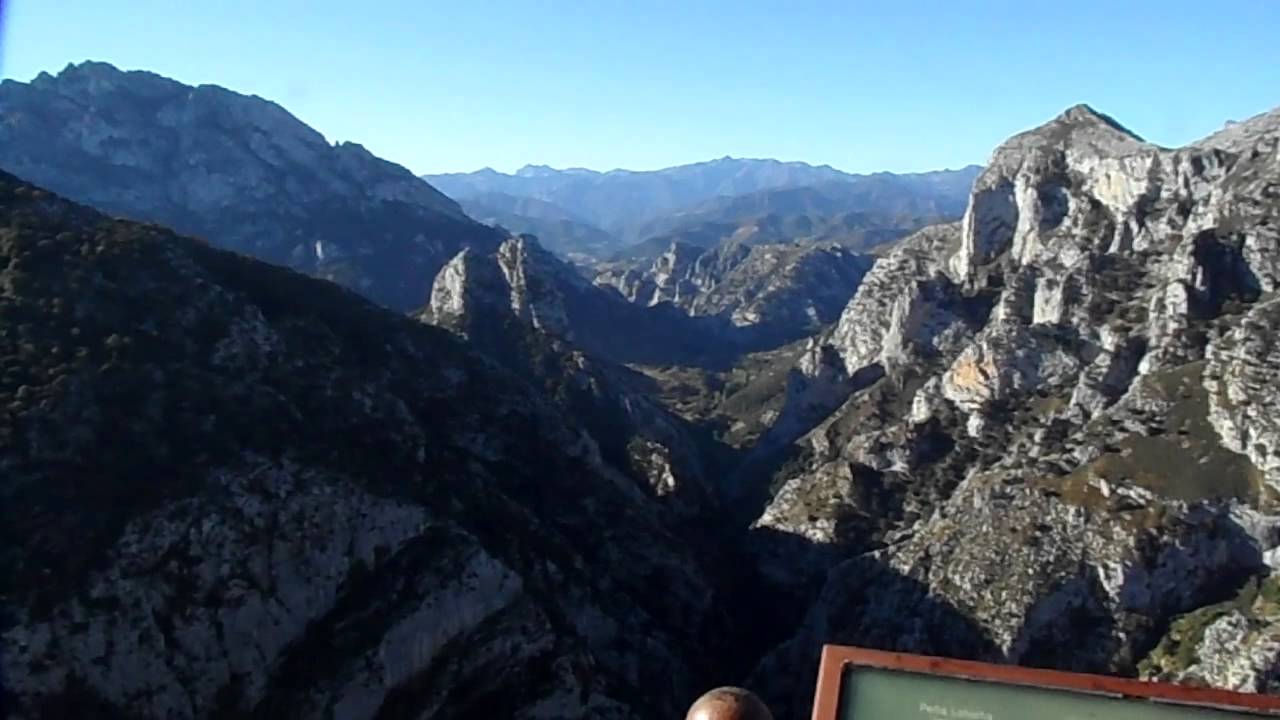 Vistas de la Hermida desde la Bolera de los Moros