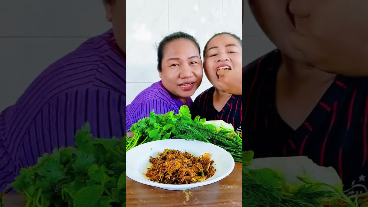 กินแบบนี้มียังแทนบ่ได้ ก้อยกะปอมแซ่บสุดๆ แม่เพ็ญแม่เจี๊ยบ 1/3/69