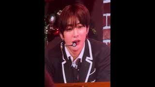 Anton singing Rewrite the stars, Don’t cry our little brachio 🥺🦕❤️