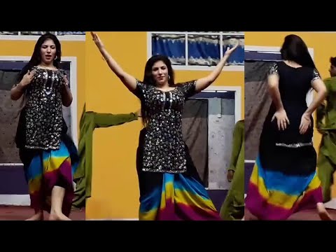 Anisha Khan Performance Pyar Wali Khich | Punjabi Song Performance - SMB