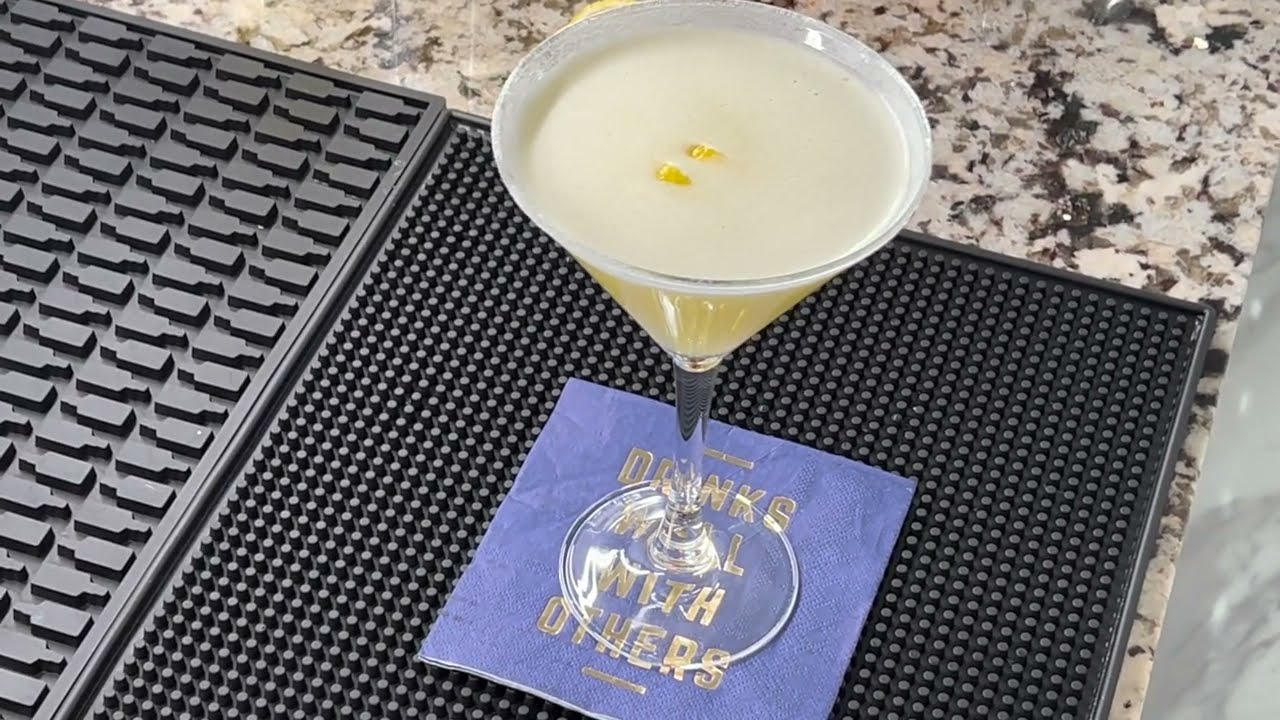 The Lemon Drop (with sugar rim)