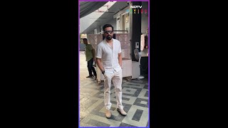 Emraan Hashmi Spotted Posing for Paparazzi in Mumbai