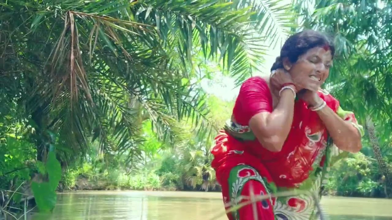 অনেক দিন পর বর্ষা কালে পুকুরে স্নান করলাম 🥰 #vlogvideo #villagelife #villagelifestyle #viralvideo 