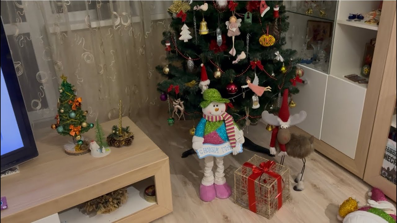Влог.Нарядили елку ,что то пошло не по плану.