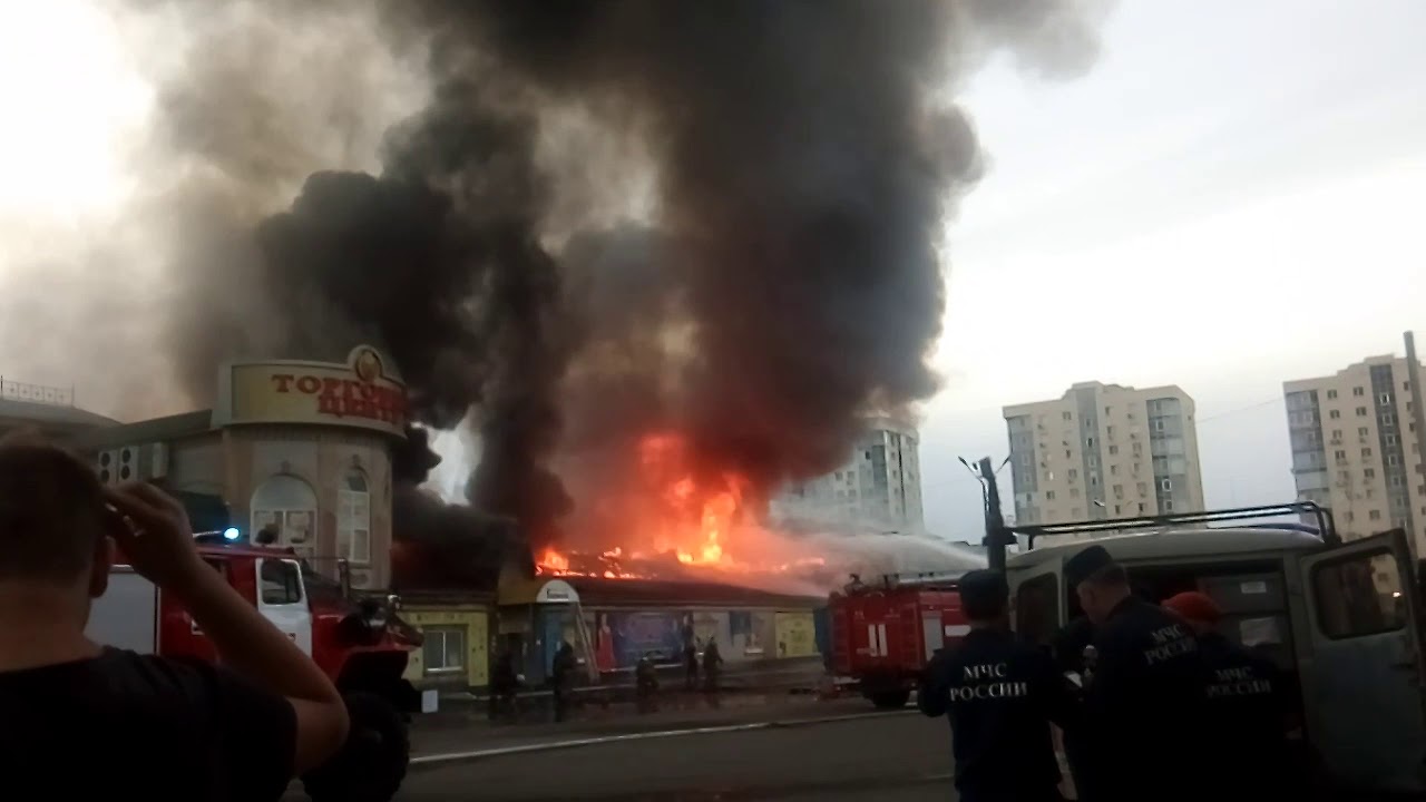 Что горит в энгельсе сегодня. Феникс Энгельс ярмарка. Энгельс горит ярмарка. Астрахань ярмарка пожар. Сгорающий Феникс
