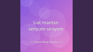 Liat mantan senyum-senyum