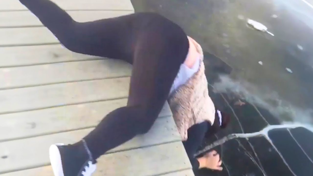 SHE RIPPED HER PANTS 😂  TRY NOT TO LAUGH - EPIC FAILS OF THE WEEK 