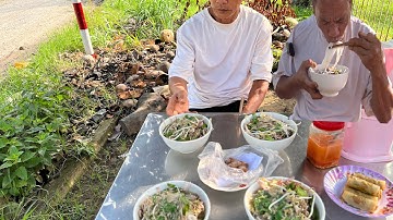 Kéo Cha Nội Ba Ra Quán Bún Nước Lèo Ăn Cho Cô Chủ Quán sợ luôn