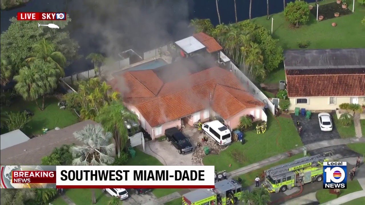 Crews respond to house fire in southwest Miami-Dade - YouTube