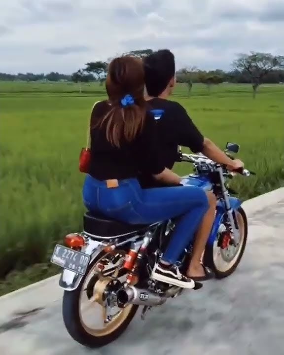 story wa romantis / pacaran naik cb