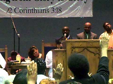 PHILIPPI CHURCH OF CHRIST Singing '' He Sew The Best In Me'', MR.FRANKIE COOPER