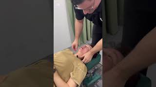 Relaxing spinal crack! 😊satisfying spinal cracks!