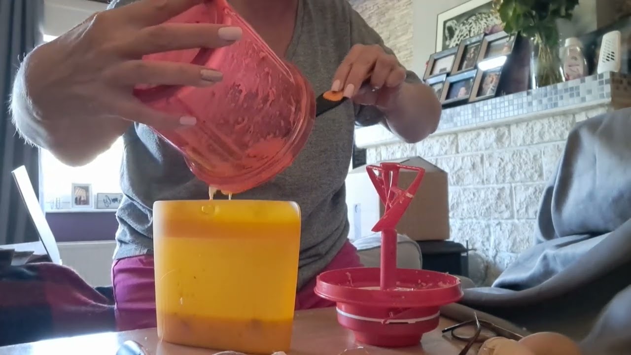 réalisation d'une omelette dans le silicone bag de #tupperware
