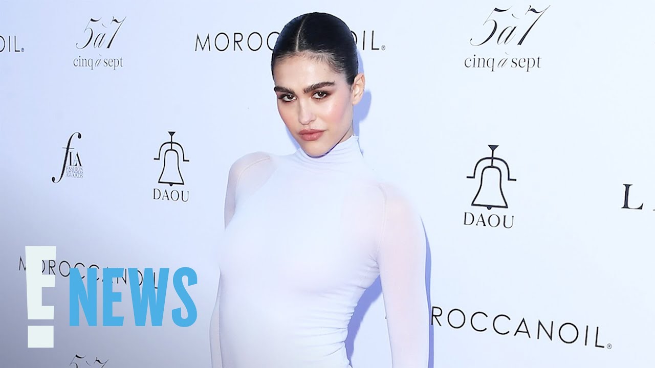 Amelia Gray Hamlin Flaunts Nipple in Chic Ensemble