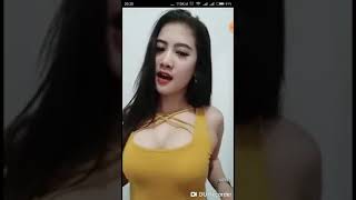 Cewek sange mulus tetek besar