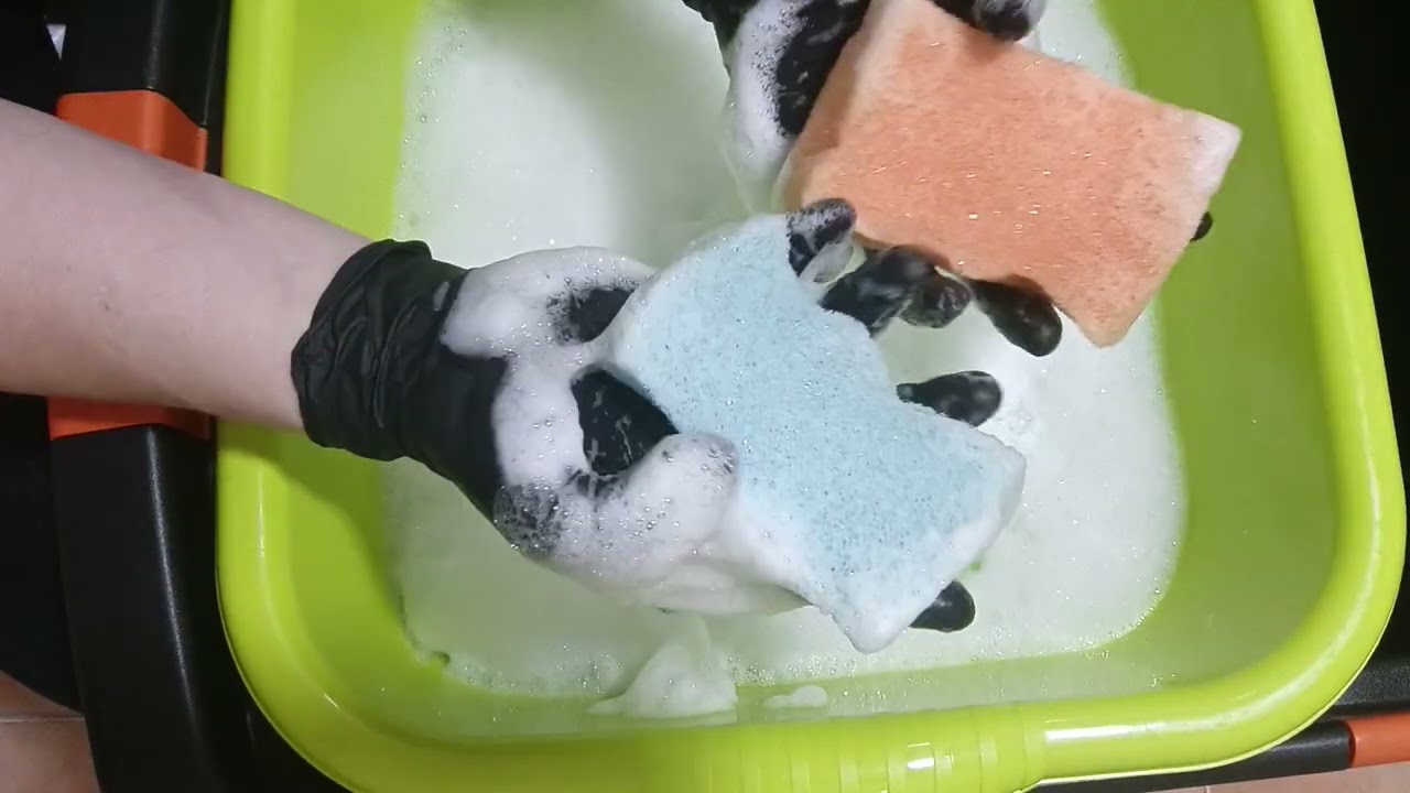 Esponjas Azules, Verdes y Naranjas Haciendo Muchísima Espuma | Video Relajante y Satisfactorio