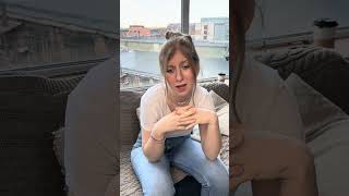 Несправедливо, когда надо идти на работу и нельзя остаться в кроватке 😔