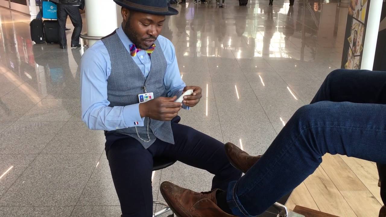 Best shoe shine with Yolsé Bandaogo at Brussels Airport YouTube