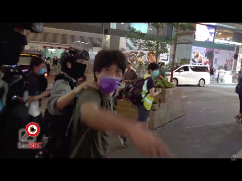 12JUN2020反修例一周年有男子挑釁警方護送離開