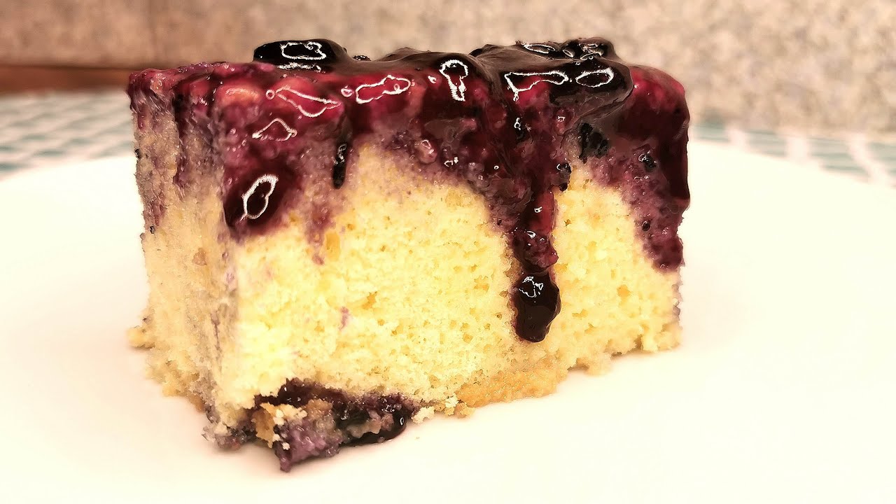 Tres leches cake with blueberry sauce //3 milk cake with blueberry