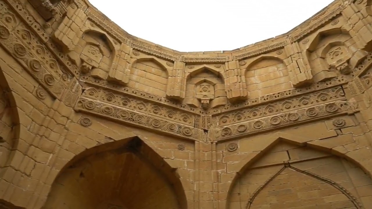 😇Sultan Jam Nizamuddin ||Tomb without Dome|| Samaa Dynasty || Makli Gravyard || Nazish Malang