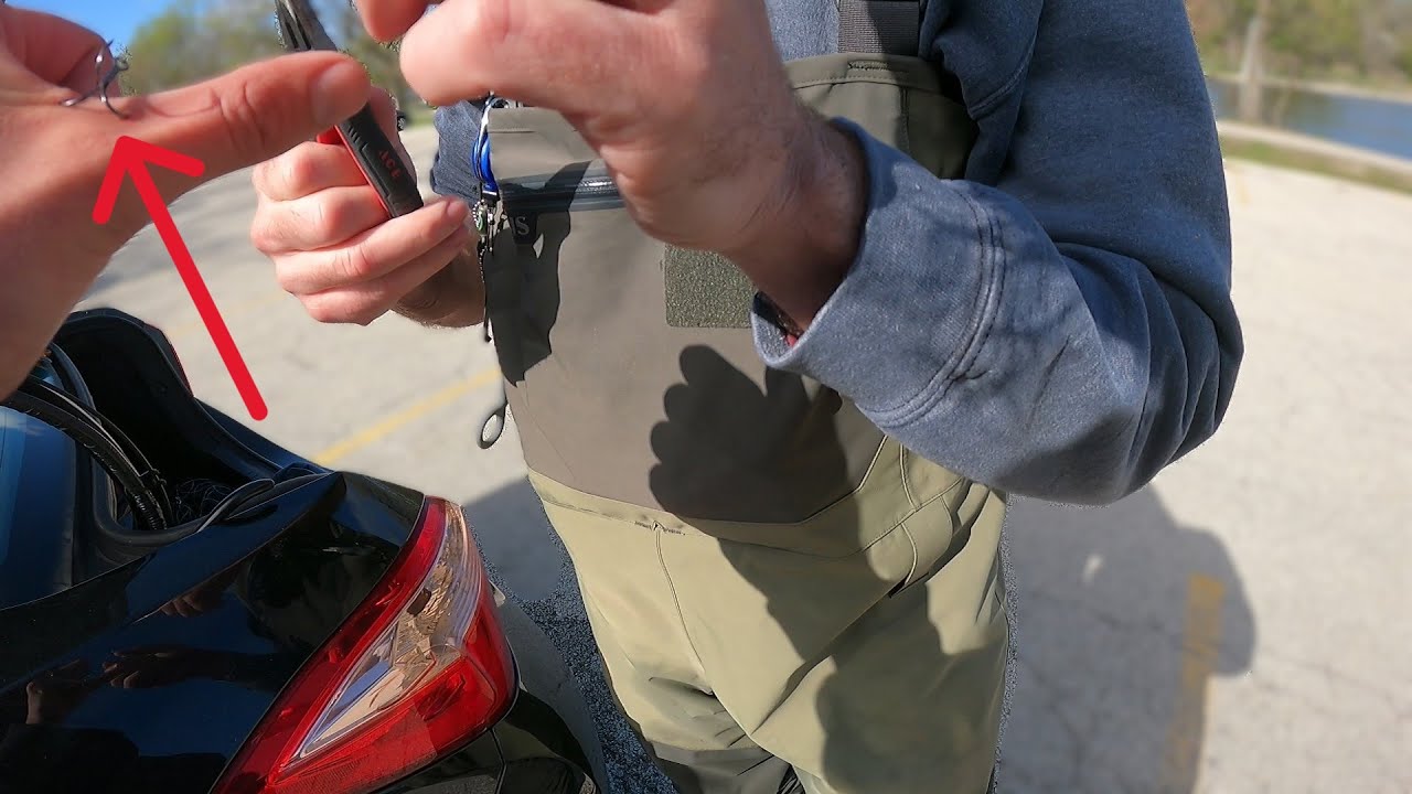 NASTY Treble Hook in Hand while Smallmouth Bass Fishing !