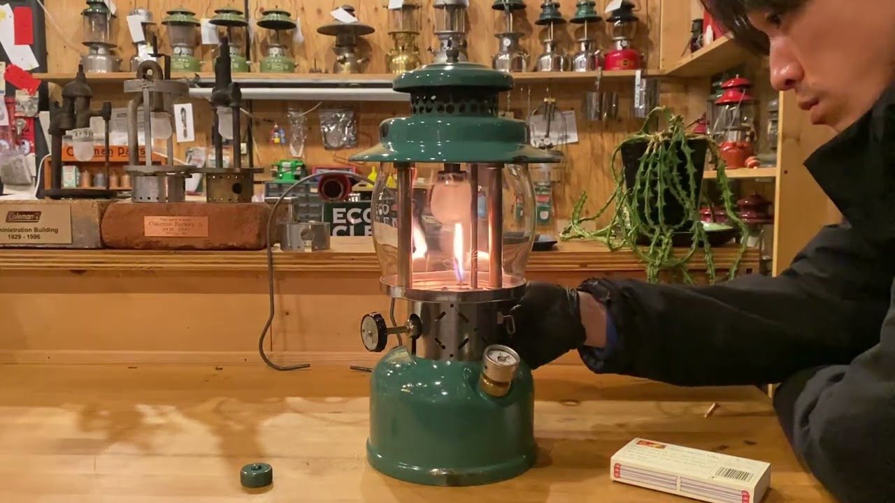 C.1942 Coleman Canada MAJOR No.236 vintage lantern Ignition video