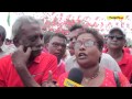Ptr  kewalnagar  micro trottoir avec les partisans aprs le discours de ramgoolam