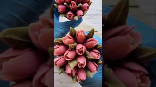 Buttercream Tulips piping secrets #cupcakedecorating #tulip #flowers