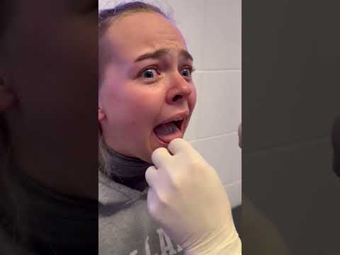 Video: So pflegen Sie Ihr Zungenpiercing (mit Bildern)