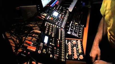 Analoge four, octatrack, minitaur, mono lancet, Ensoniq eps16+, live by datormaskin "voices"