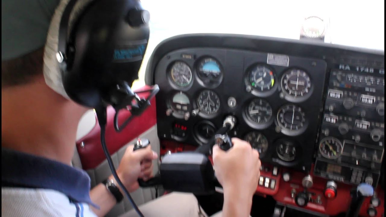 Cessna 172 | Выполнение разворота (18.08.12) - YouTube