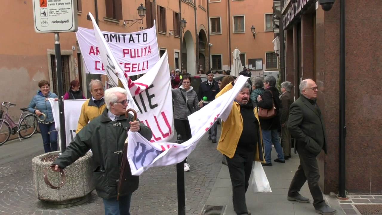 Manifestazione a Rovigo filmati di Antonio Lucca - YouTube